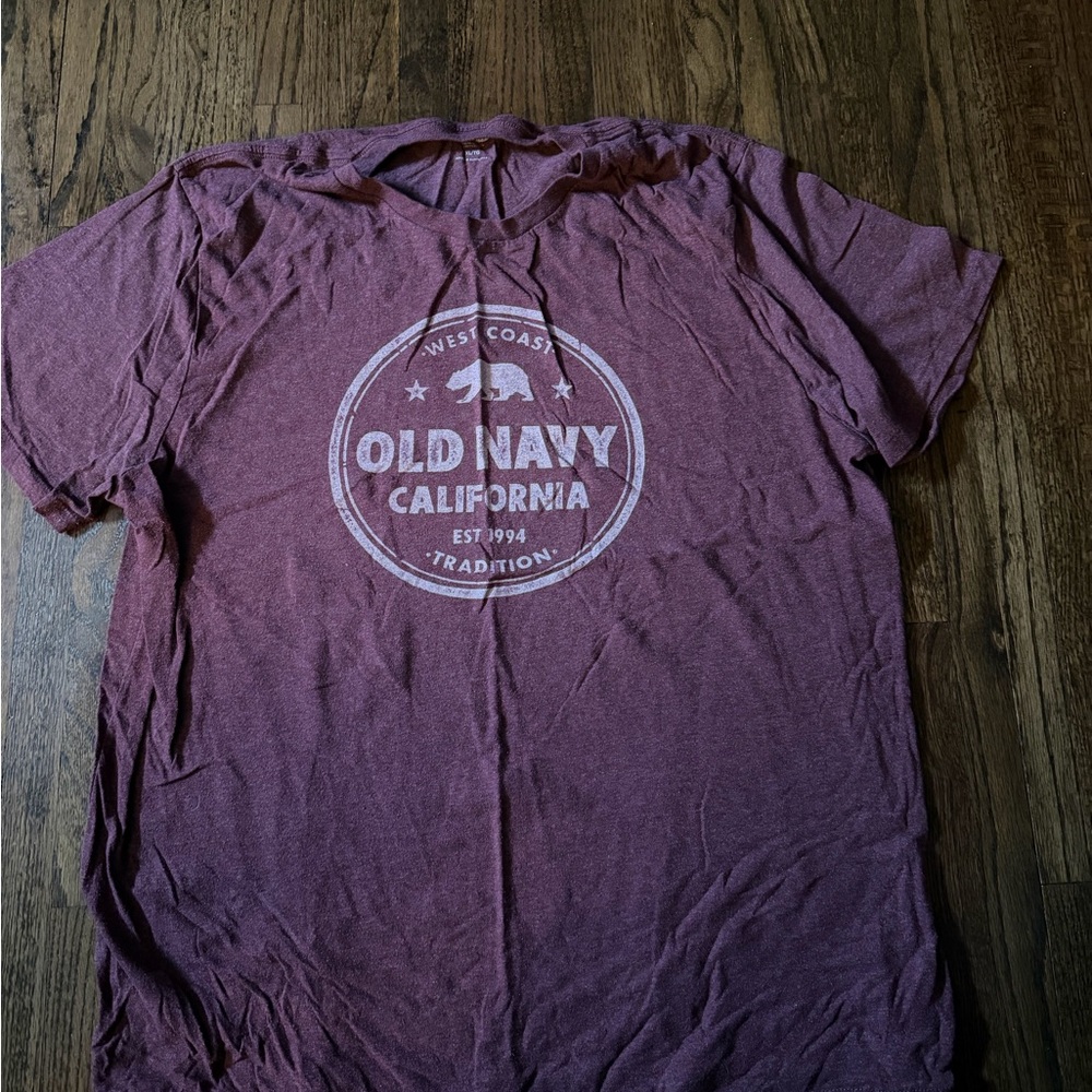 Old Navy Men's Burgundy Graphic Tee